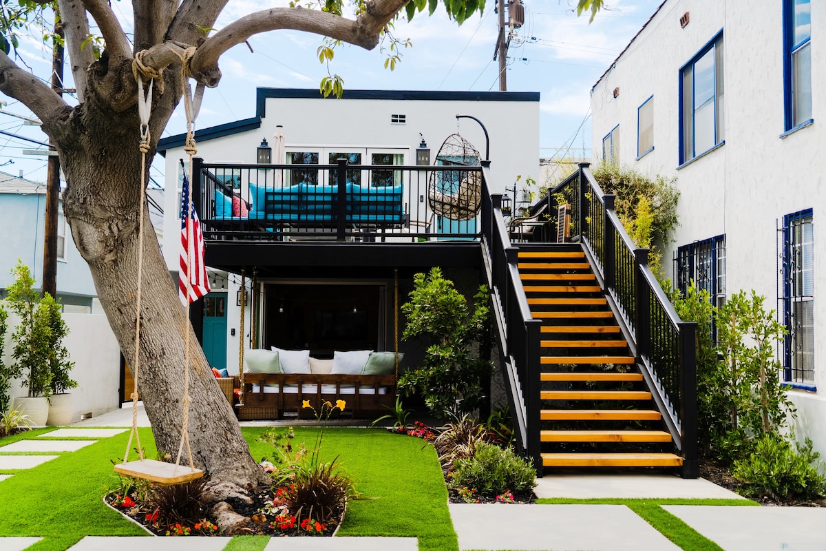 Spacious Front Yard Retreat